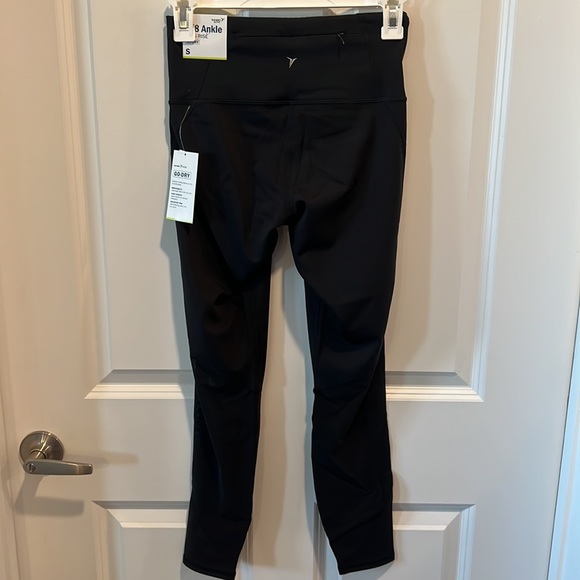 Old navy 7/8 ankle go dry leggings - Picture 2 of 6